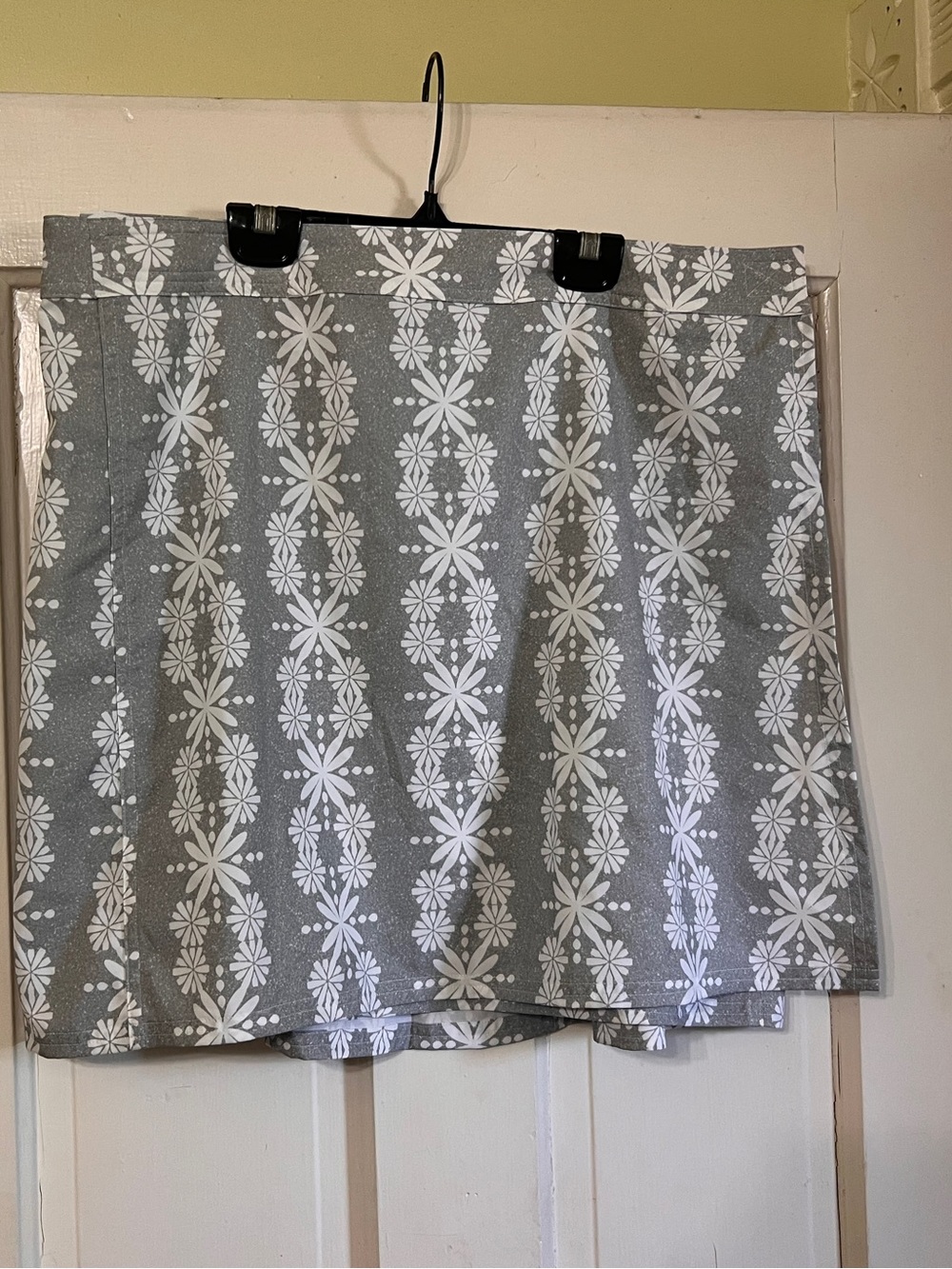 RipSkirt Hawaii Gray Floral Women's Wrap Skirt XL NWOT